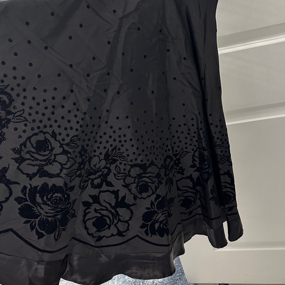 Elegant Black Floral Dress - Picture 8 of 16